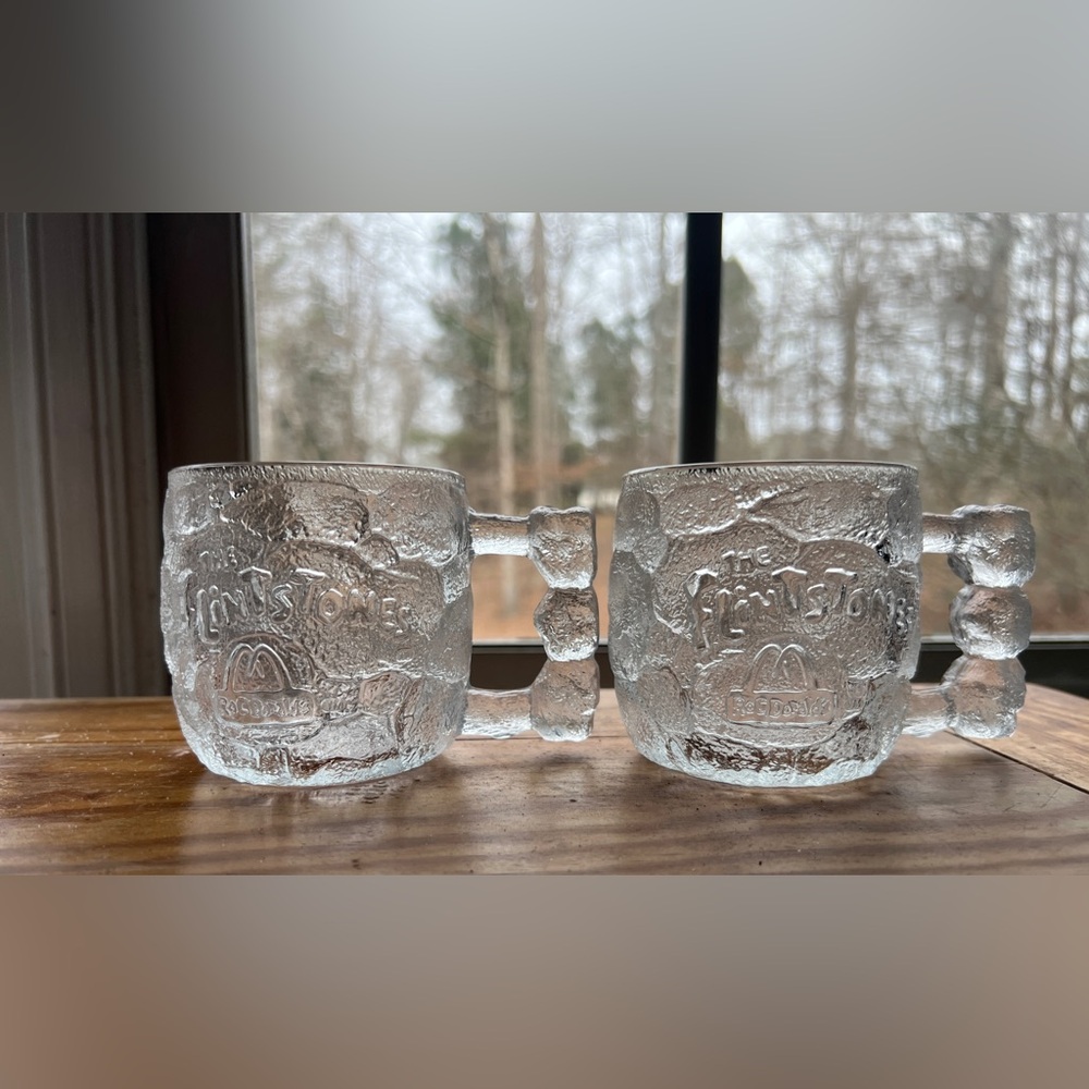 McDonald's Vintage FLINTSTONES RocDonald's 1993 10oz capacity Glass Mugs/cup (2)
